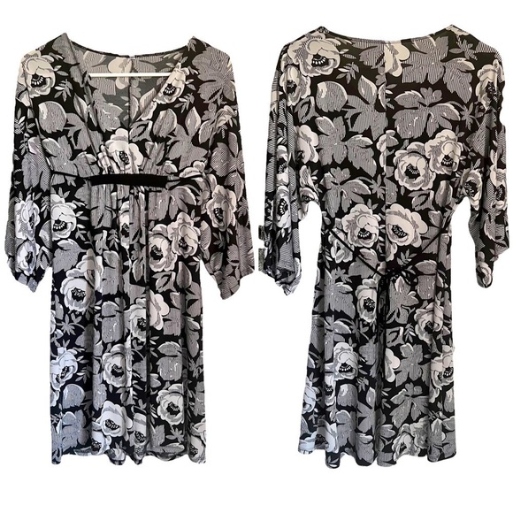 BLU Heaven Black and White Floral Empire Dress V Neck Tie at Waist Wide Sleeve M - Picture 1 of 12